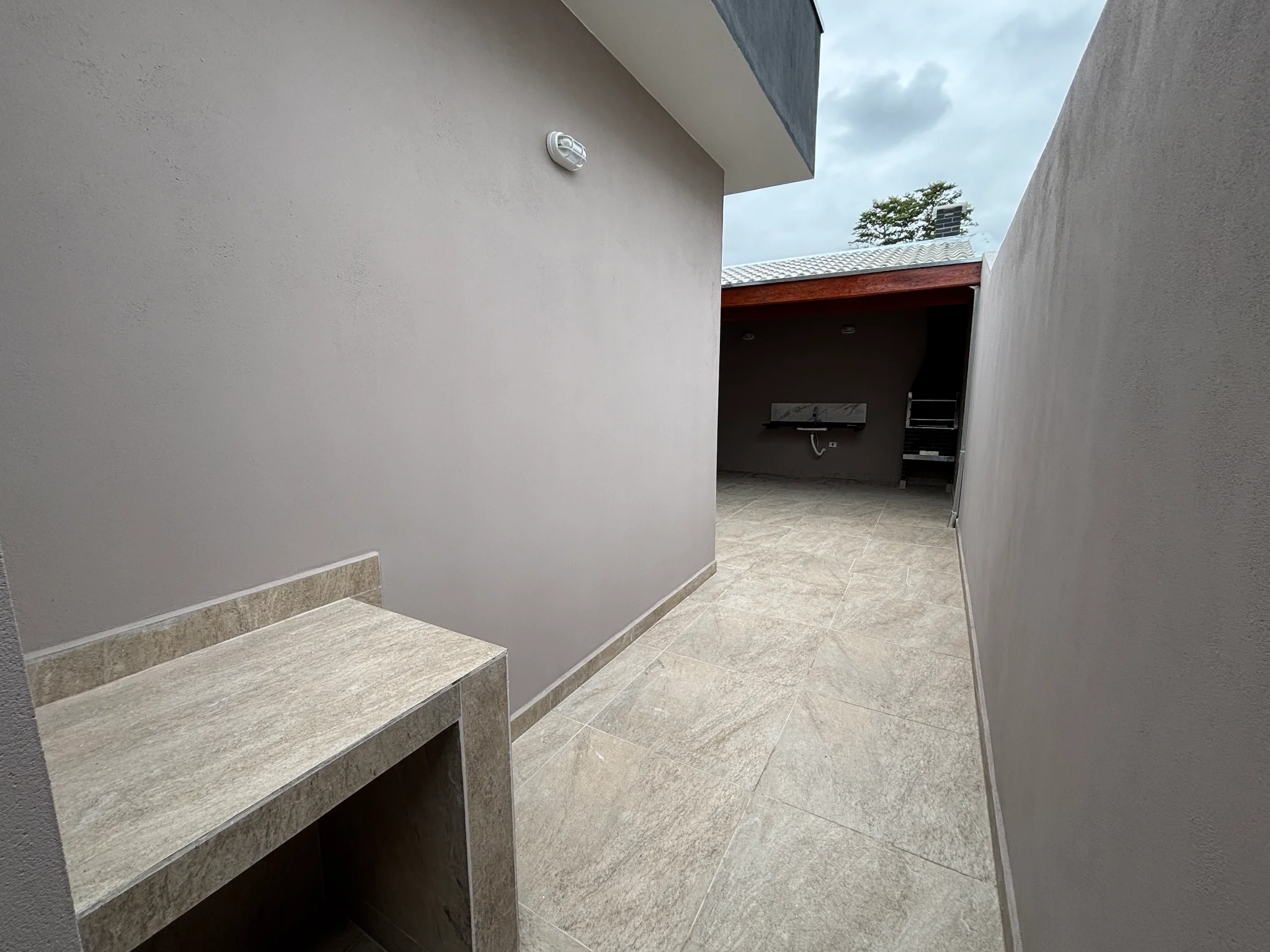 Casa no Portal dos Eucaliptos em Pindamonhangaba com suíte e área gourmet