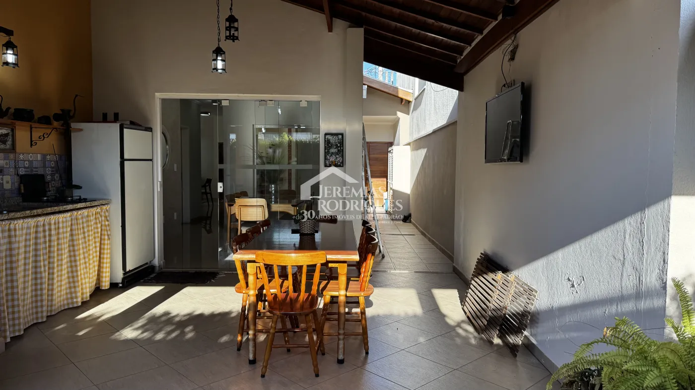 Casa à venda com 3 dormitórios no Condomínio Campos do Conde II em Tremembé/SP