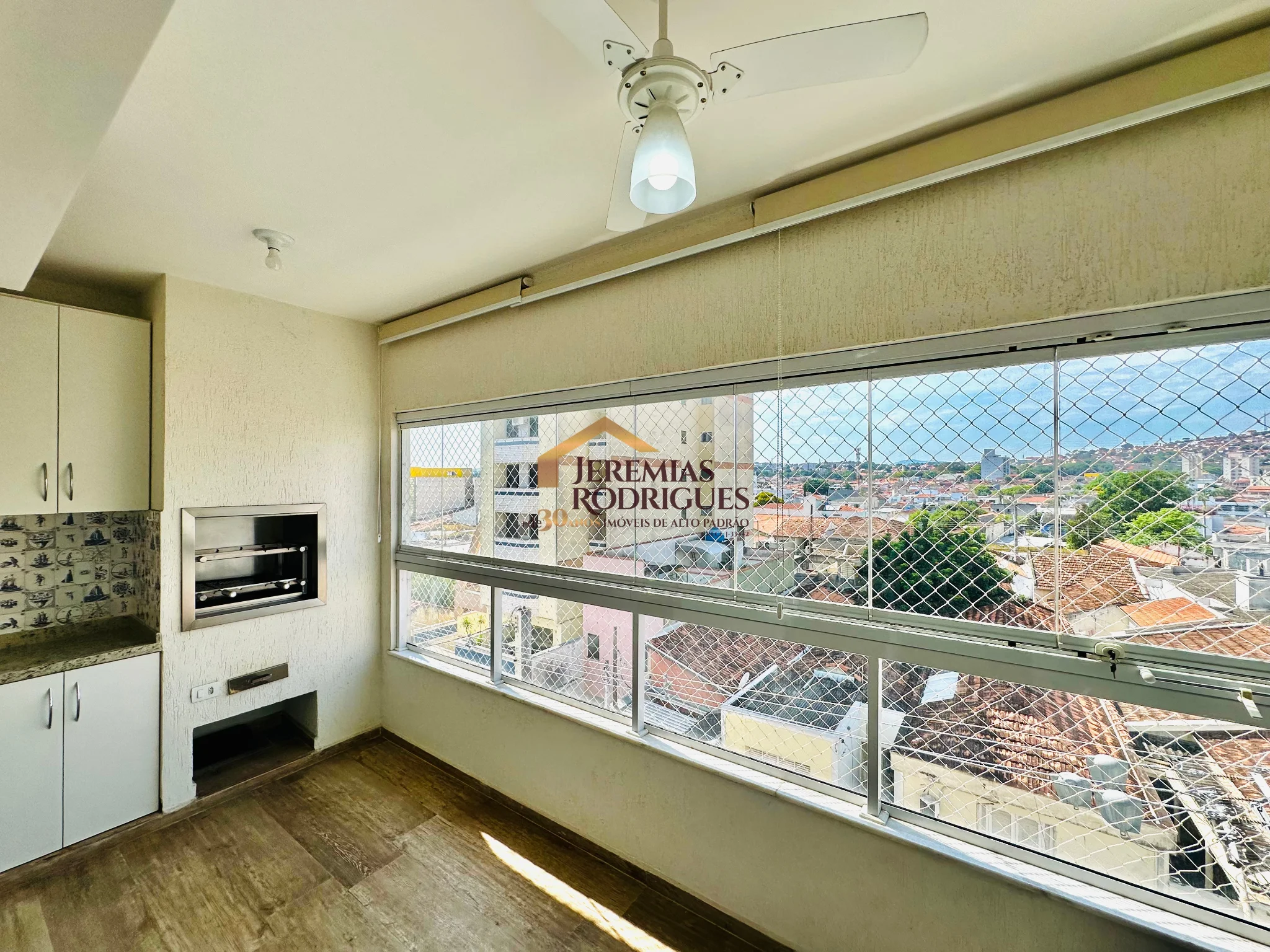 Apartamento para locação e venda no Edifício Solar Vicente Giffoni em Taubaté/SP.