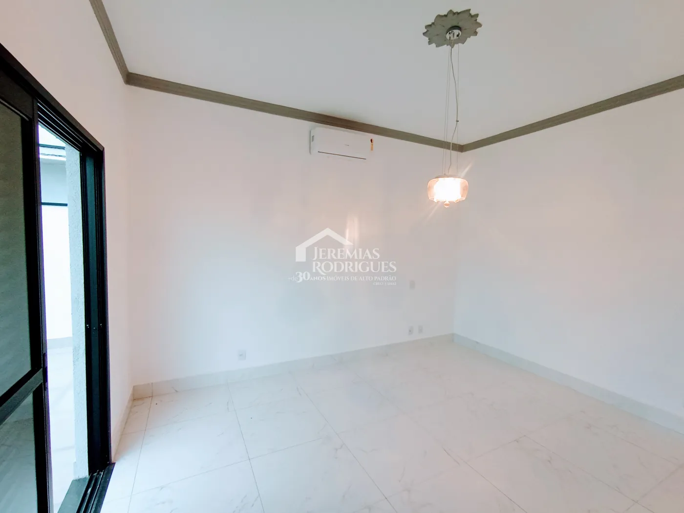 Casa para venda e locação com 3 dormitórios, no Condomínio Colonial Village II em Pindamonhangaba/SP