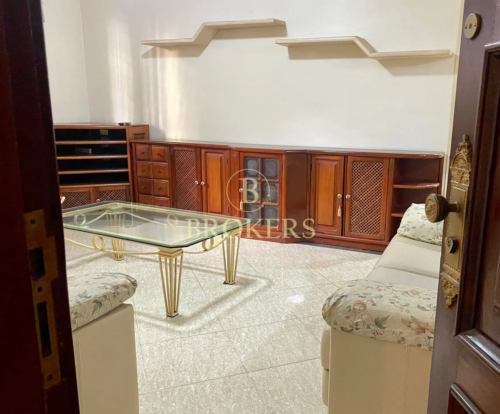 Oportunidade na quadra da praia Copacabana, Posto 3! Apartamento modernizado à venda, 2 quartos , s — foto 2