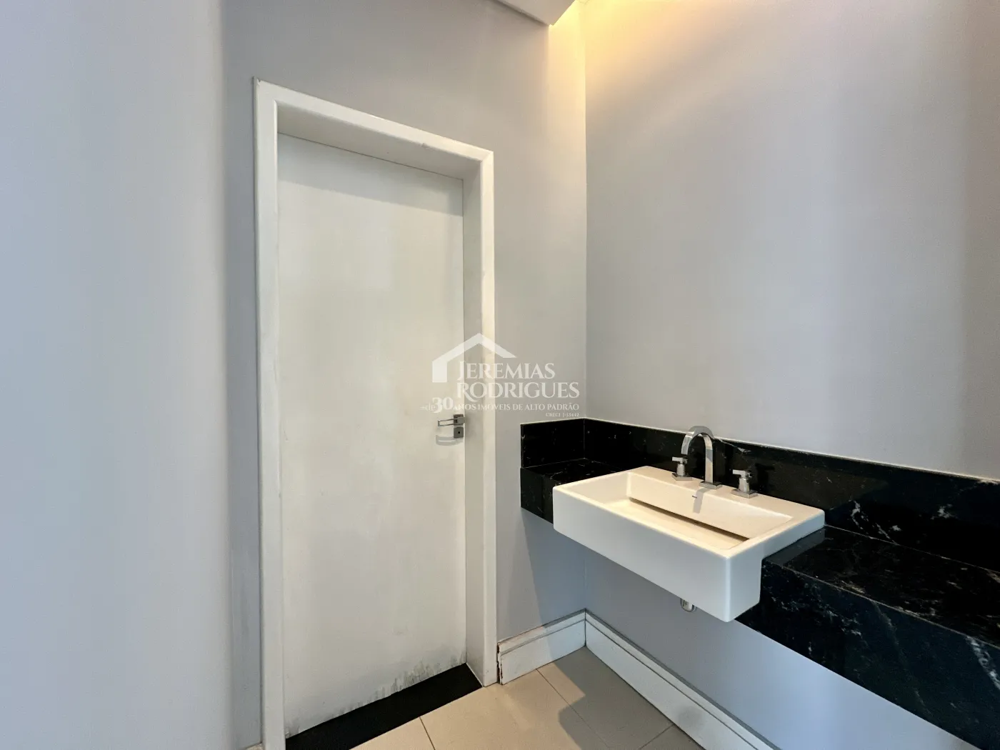 Sobrado com 3 dormitórios, 302 m2 - Condomínio Campos do Conde II - Tremembé/SP.