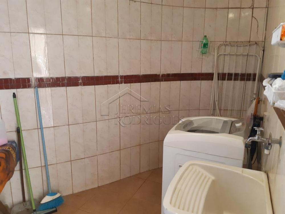 Casa à venda com 6 dormitórios no Condomínio Chácaras Cataguá em Taubaté/SP.