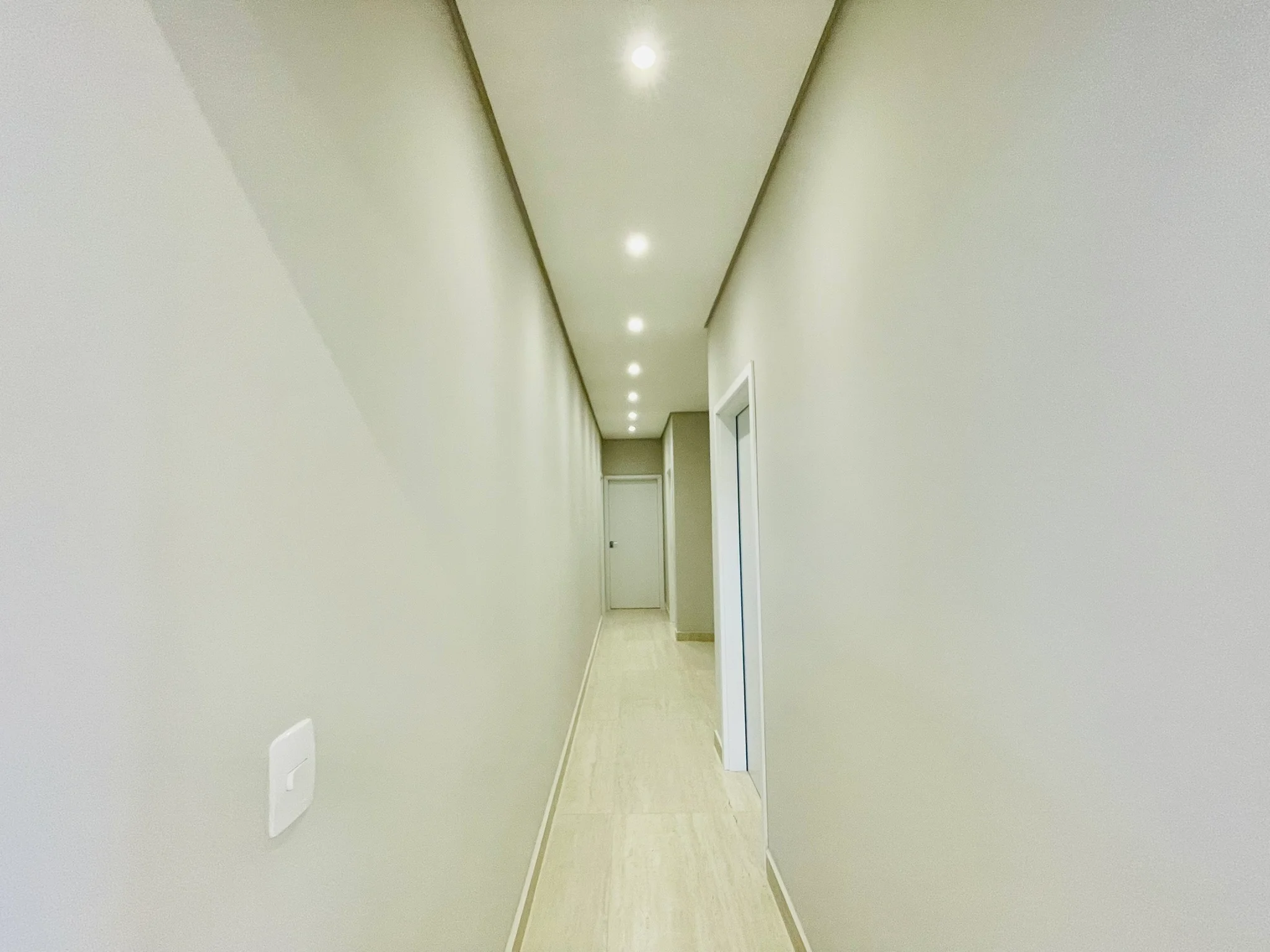 Casa à venda com 3 suítes no Condomínio Ouro Ville em Taubaté/SP. 