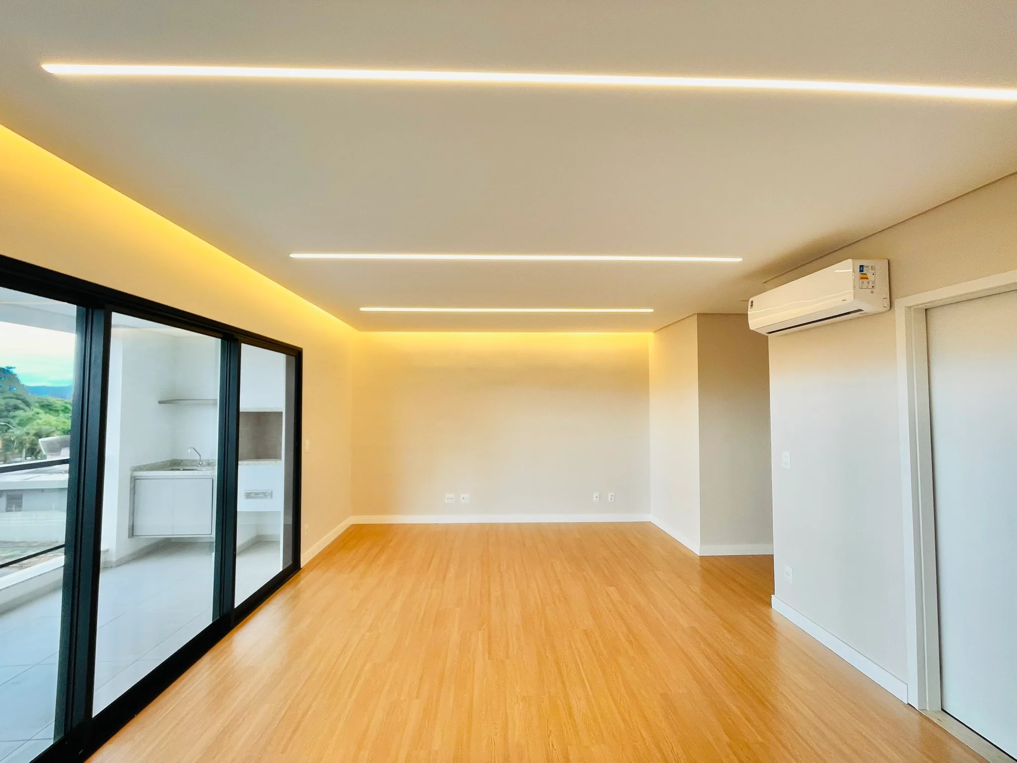 Apartamento para venda e locação com 3 dormitórios no Condomínio Lucca em Taubaté/SP. 