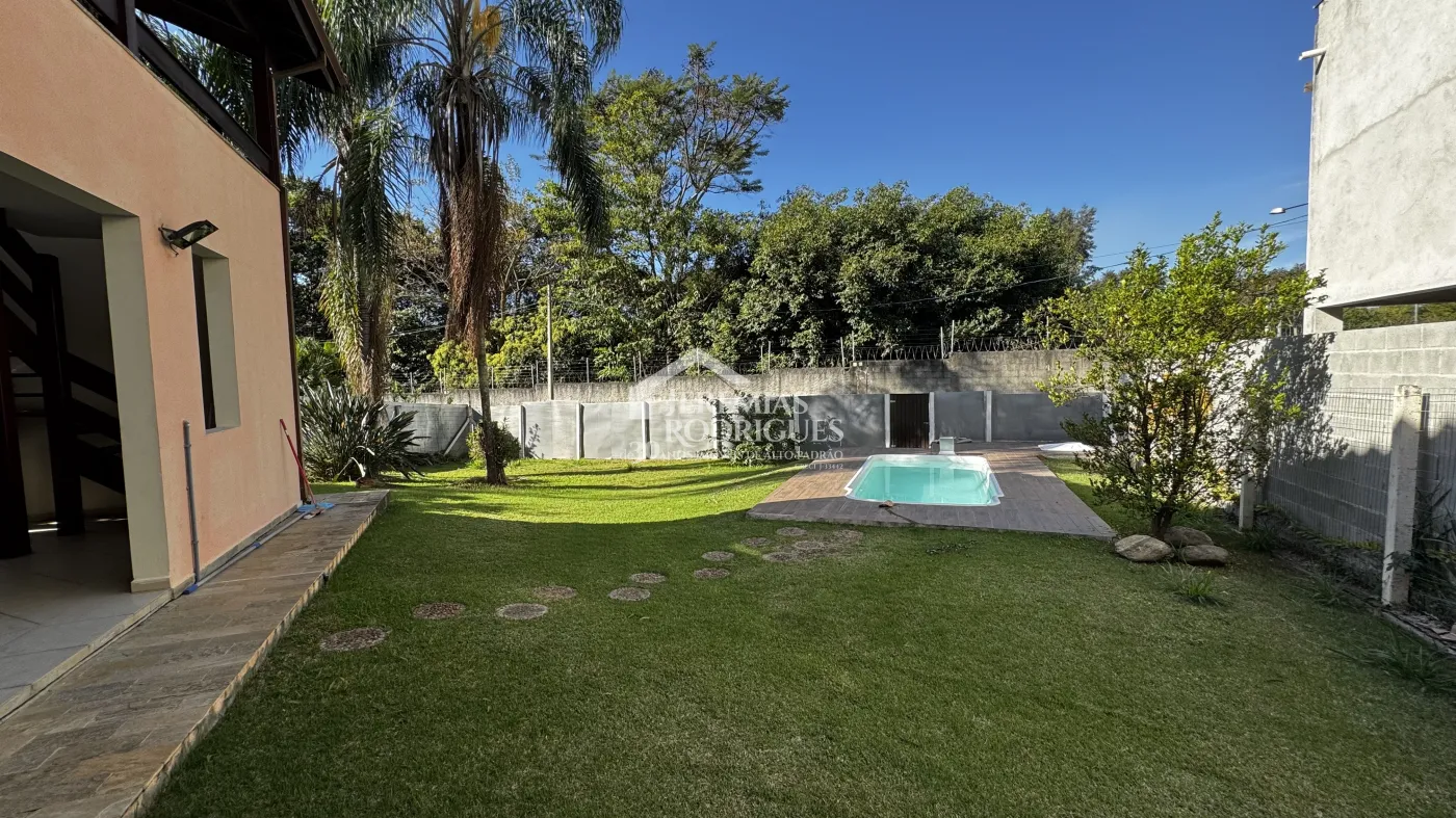 Casa para venda e locação com 4 dormitórios no Condomínio Colonial Village I em Pindamonhangaba/SP