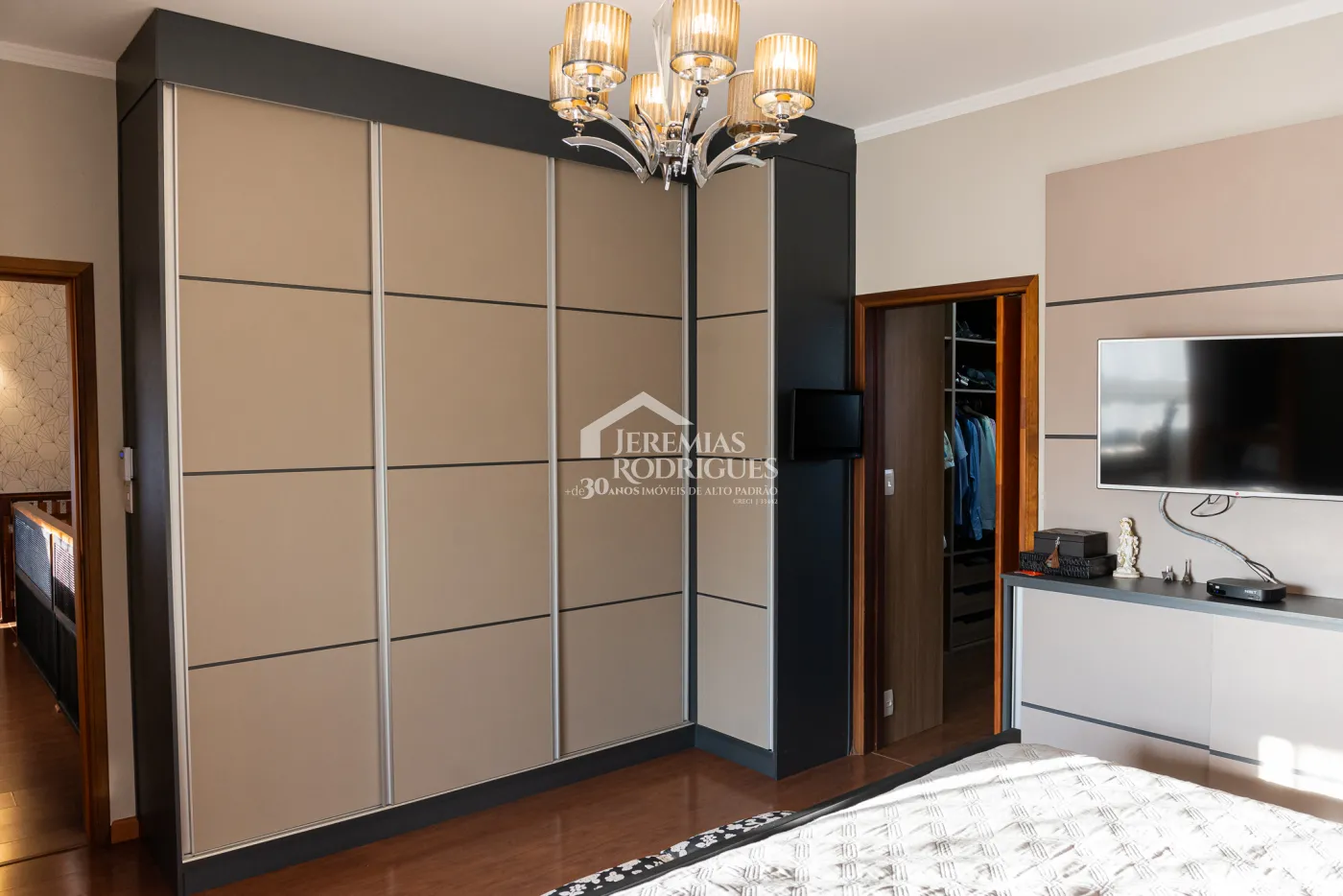 Casa à venda no Condomínio Colonial Village I em Pindamonhangaba/SP