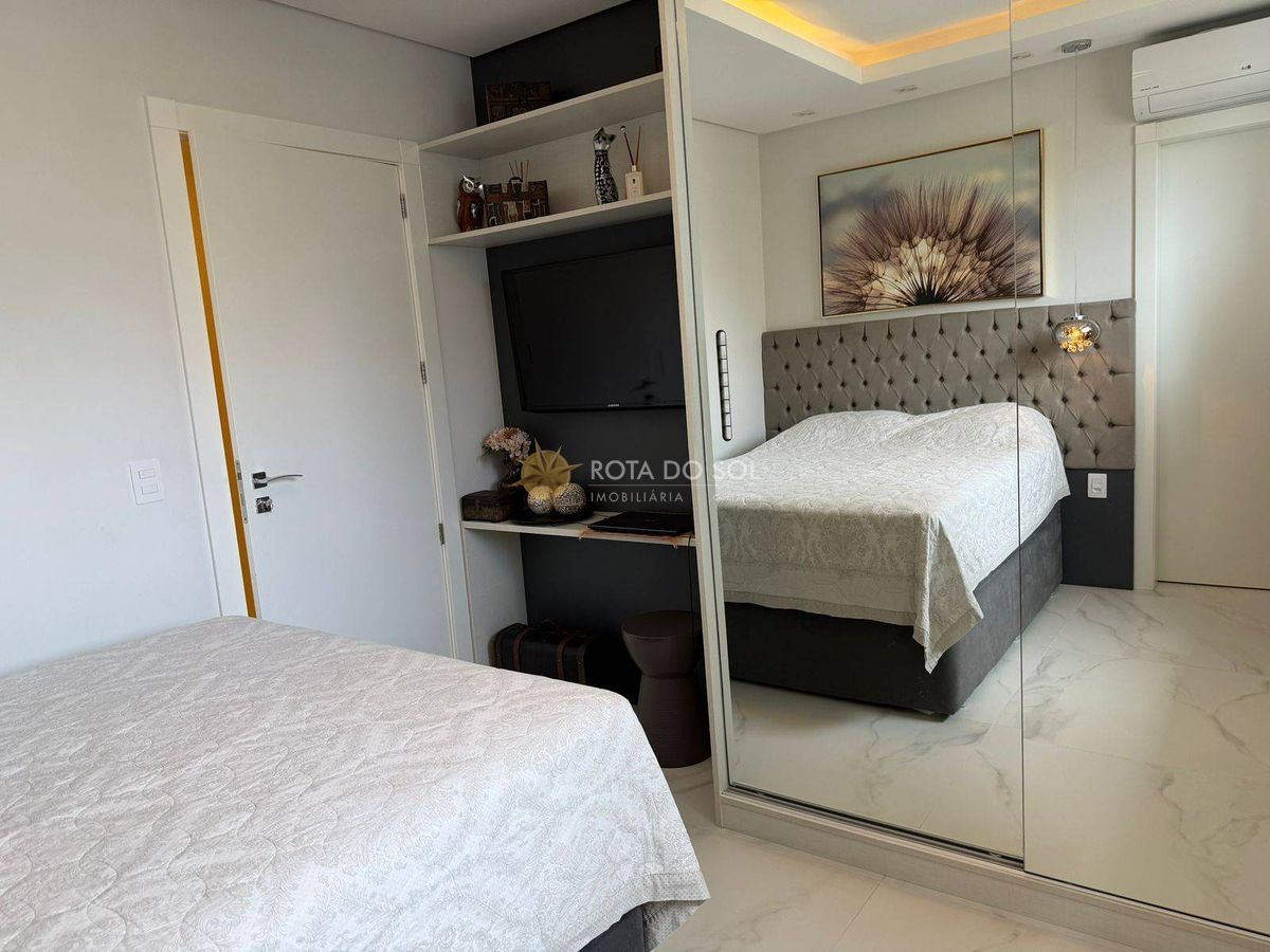 Apartamento Mobiliado 4 Suítes à Venda Meia Praia Itapema SC