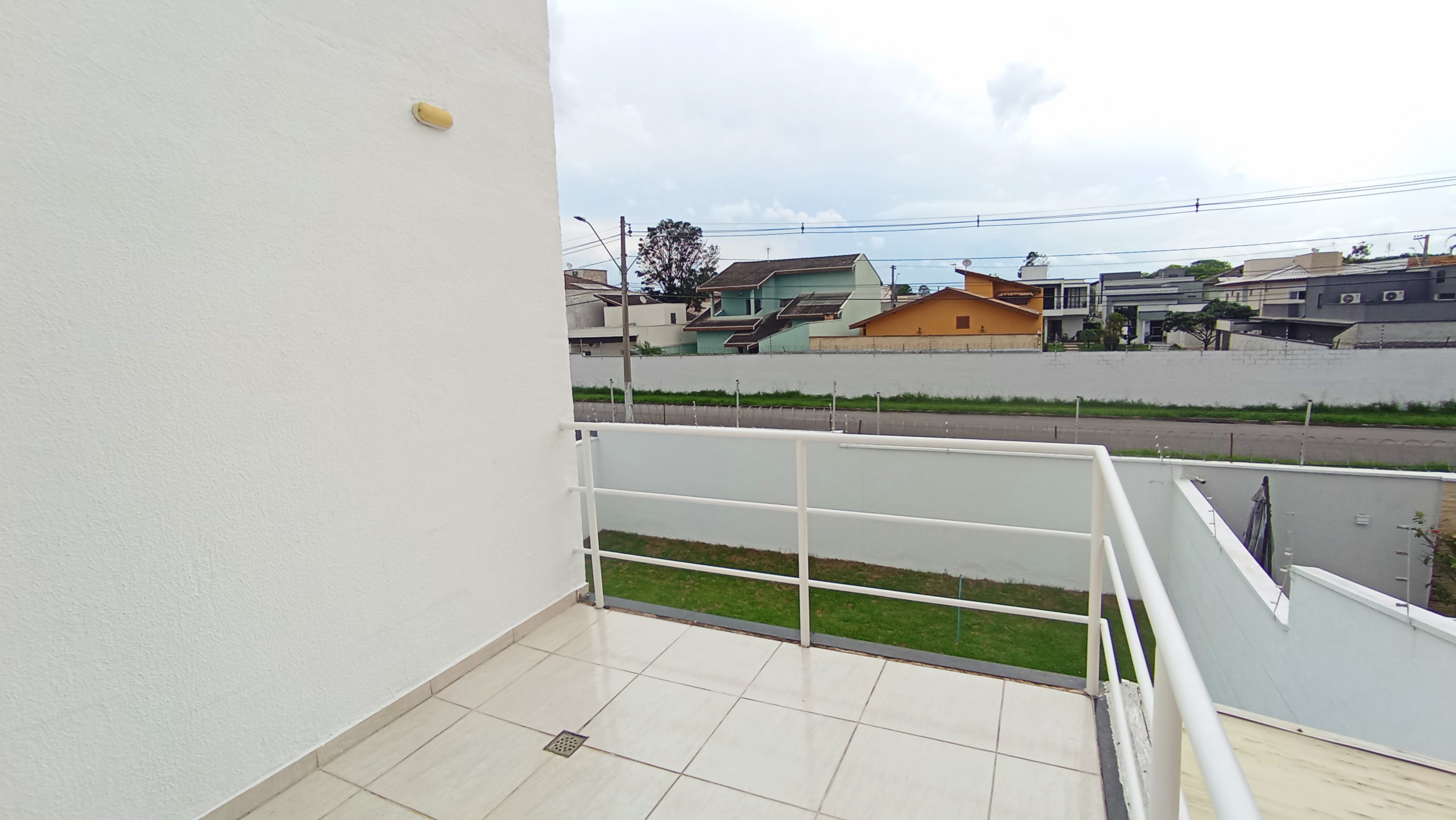 Casa para locação com 3 suítes no Condomínio Campos do Conde II - Chambord em Tremembé/SP.