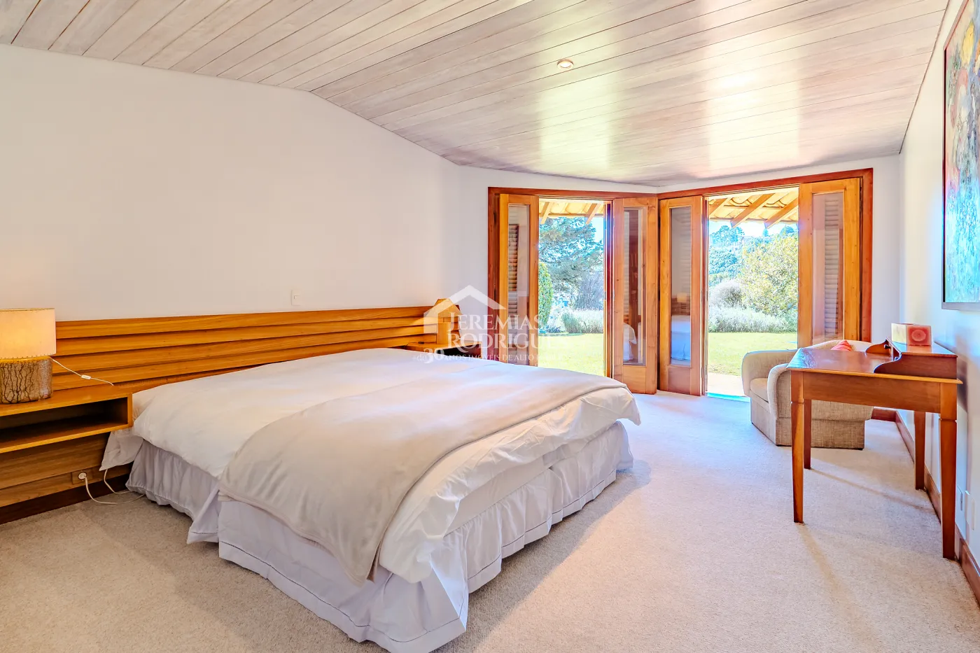 Mansão à venda com 7 suítes no Condomínio Vila Simonsen em Campos do Jordão/SP.