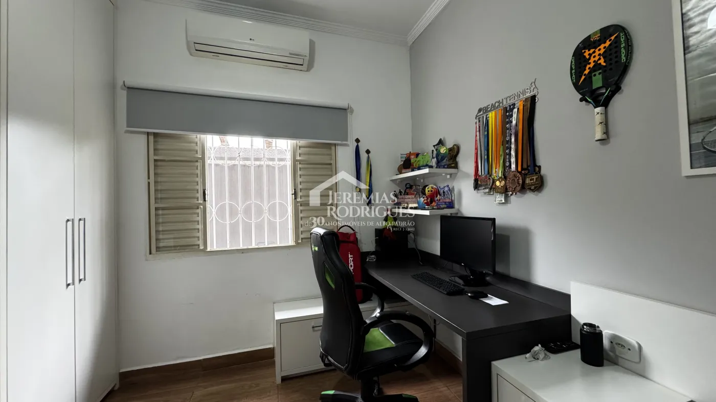 Casa para venda e locação com 3 dormitórios no bairro Chácara da Galega em Pindamonhangaba/SP.