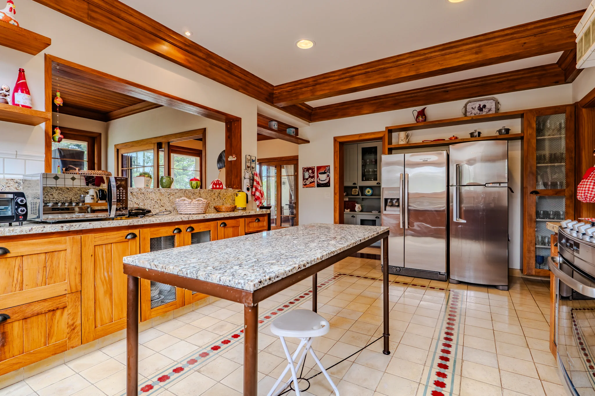 Casa à venda com 7 suítes no Condomínio Vila Simonsen em Campos do Jordão/SP. 