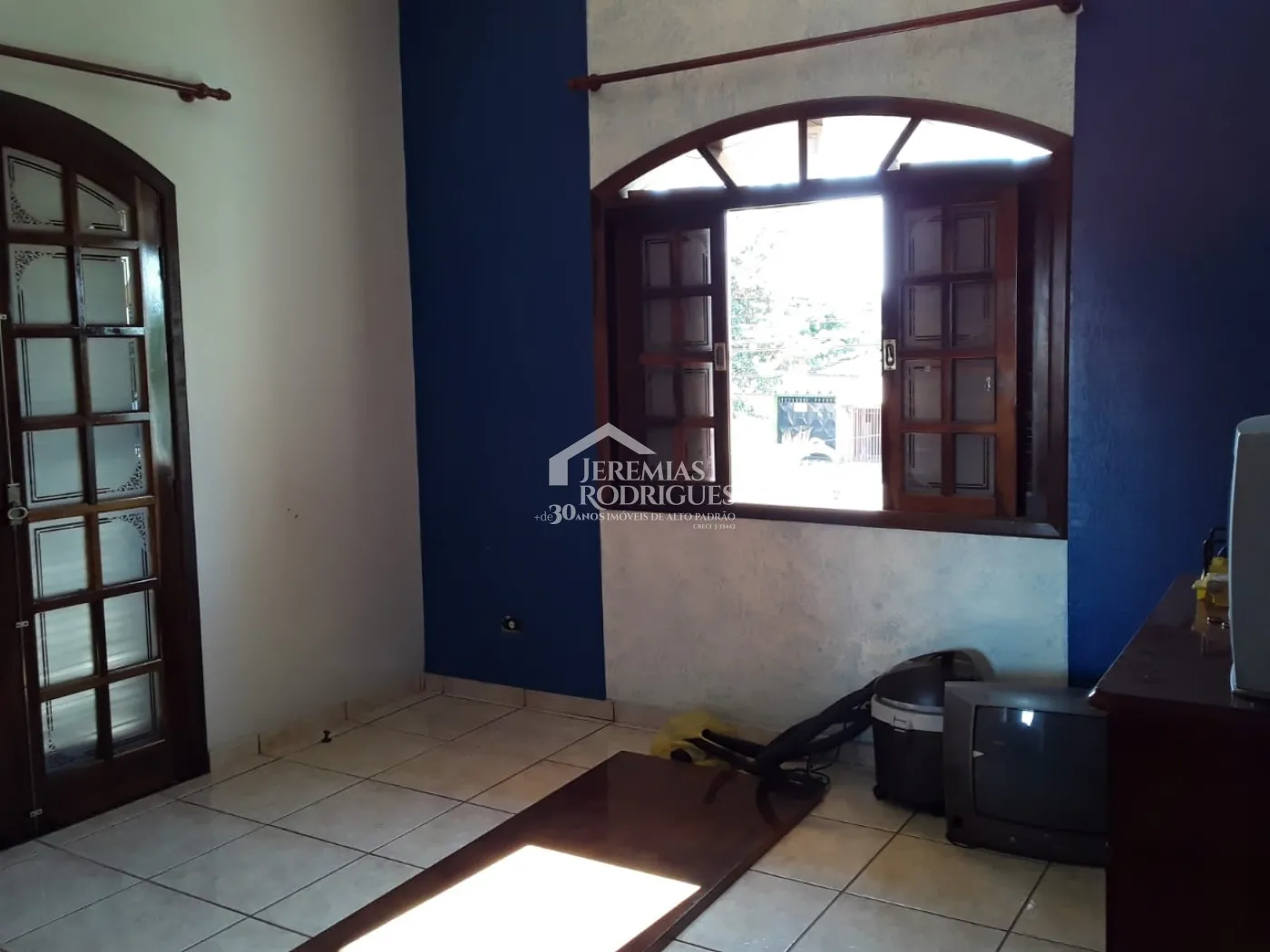 Casa sobradada à venda com 3 dormitórios no bairro Jardim Morumby em Taubaté/SP