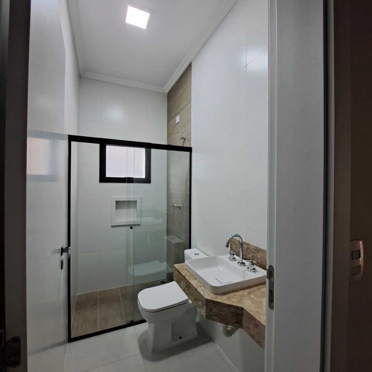 Casa à venda com 3 dormitórios no Condomínio Ouro Ville em Taubaté/SP. 