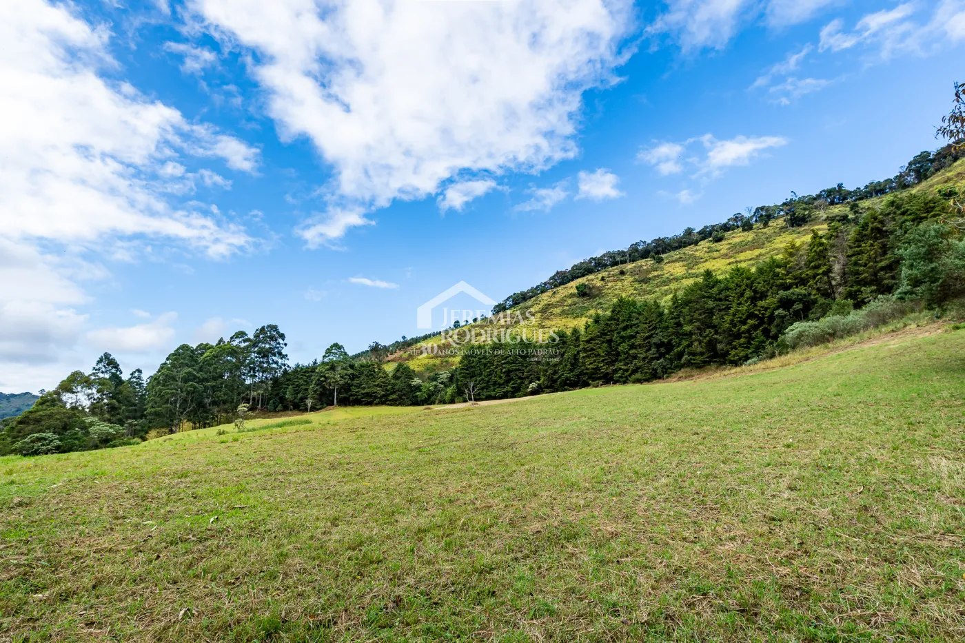 Fazenda com 2.904.000 m² - Sapucaí-Mirim - MG