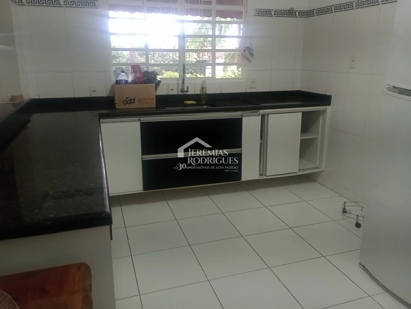 Chácara para locação com 2 dormitórios no Condomínio Recanto do Sol em Pindamonhangaba/SP.