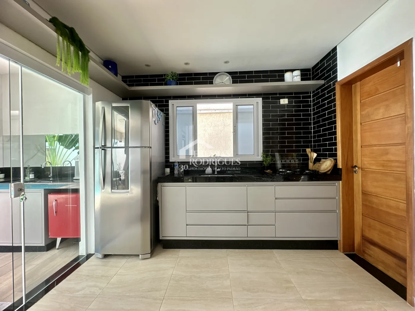 Casa para venda e locação com 3 dormitórios no Condomínio Tecoara em Taubaté/SP.