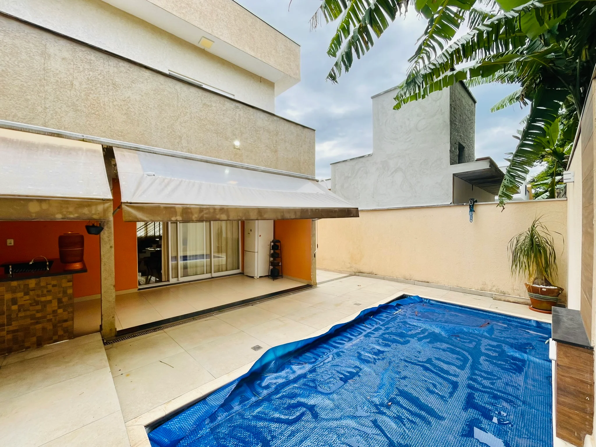 Casa à venda com 3 dormitórios no Condomínio Parque das Araucárias em Tremembé/SP. 