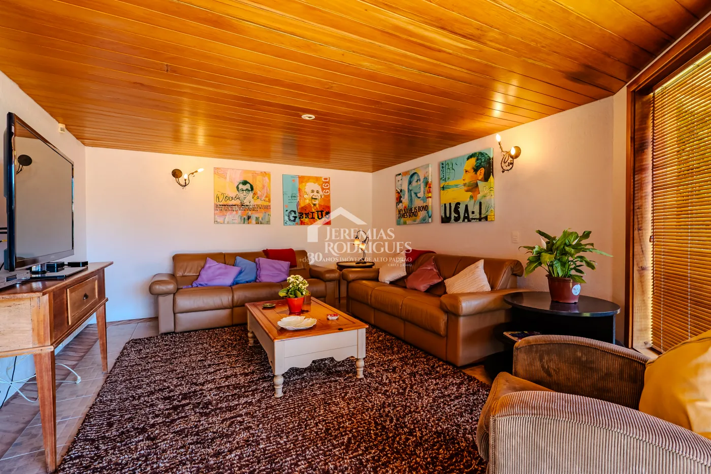 Mansão à venda com 7 suítes no Condomínio Vila Simonsen em Campos do Jordão/SP.