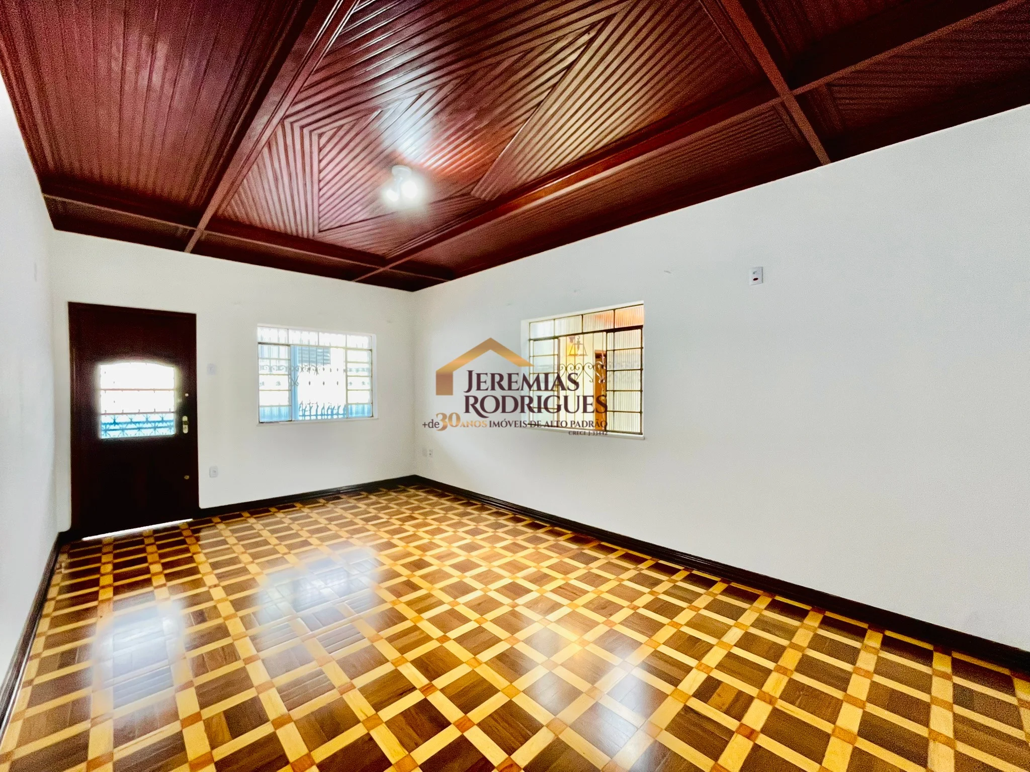 Casa para locação com estrutura para ponto comercial no Centro de Pindamonhangaba/SP. — foto 3