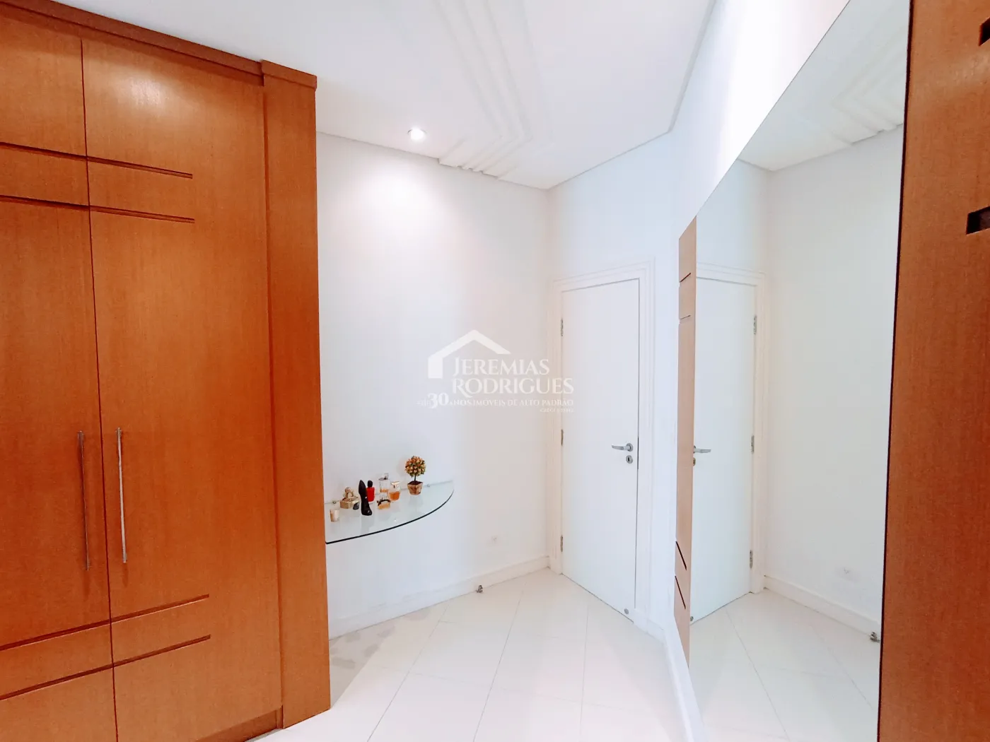 Casa à venda com 4 dormitórios no Condomínio Taubaté Village em Taubaté/SP.