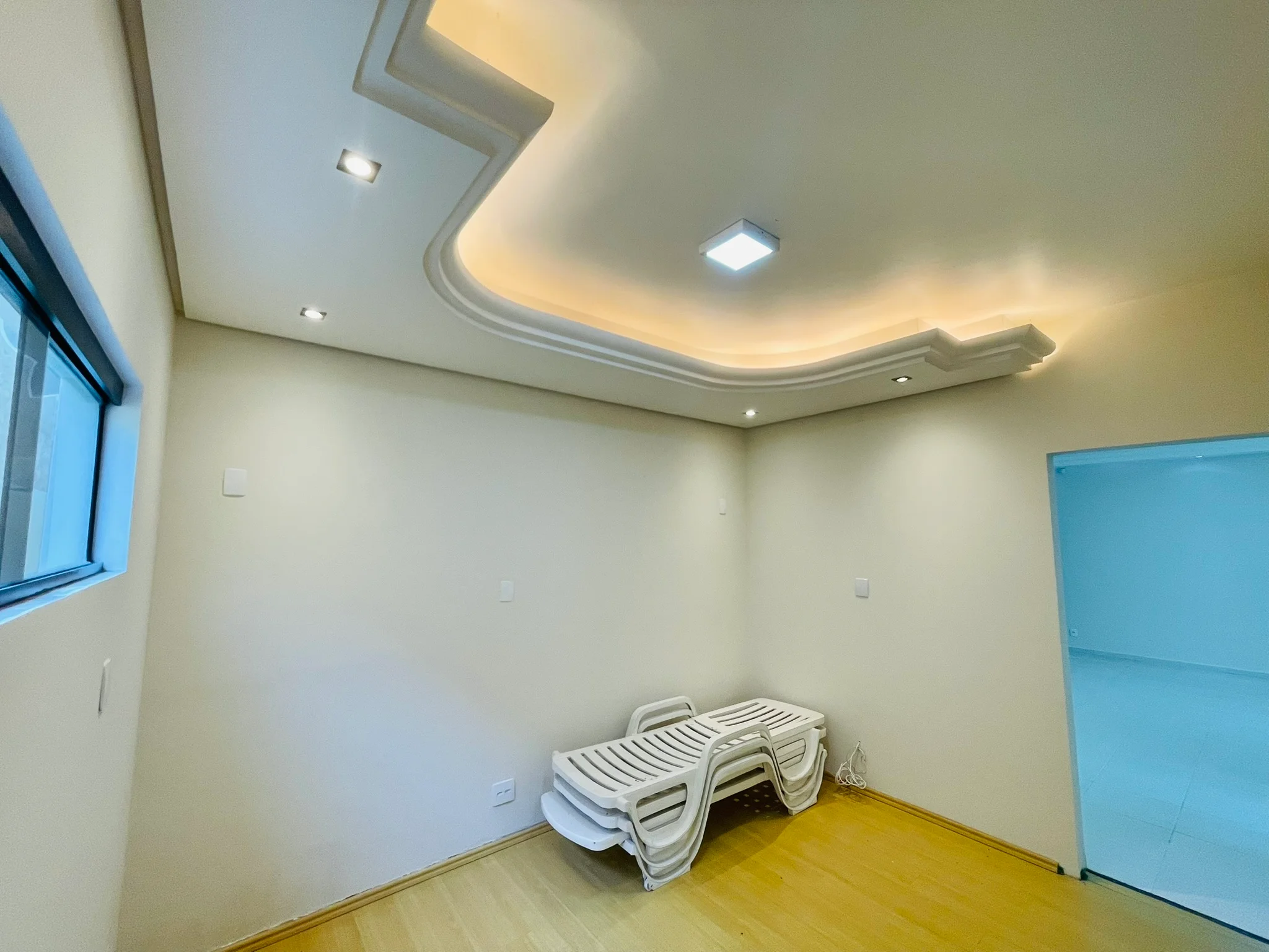 Casa à venda com 3 dormitórios no bairro Jardim das Nações em Taubaté/SP. 