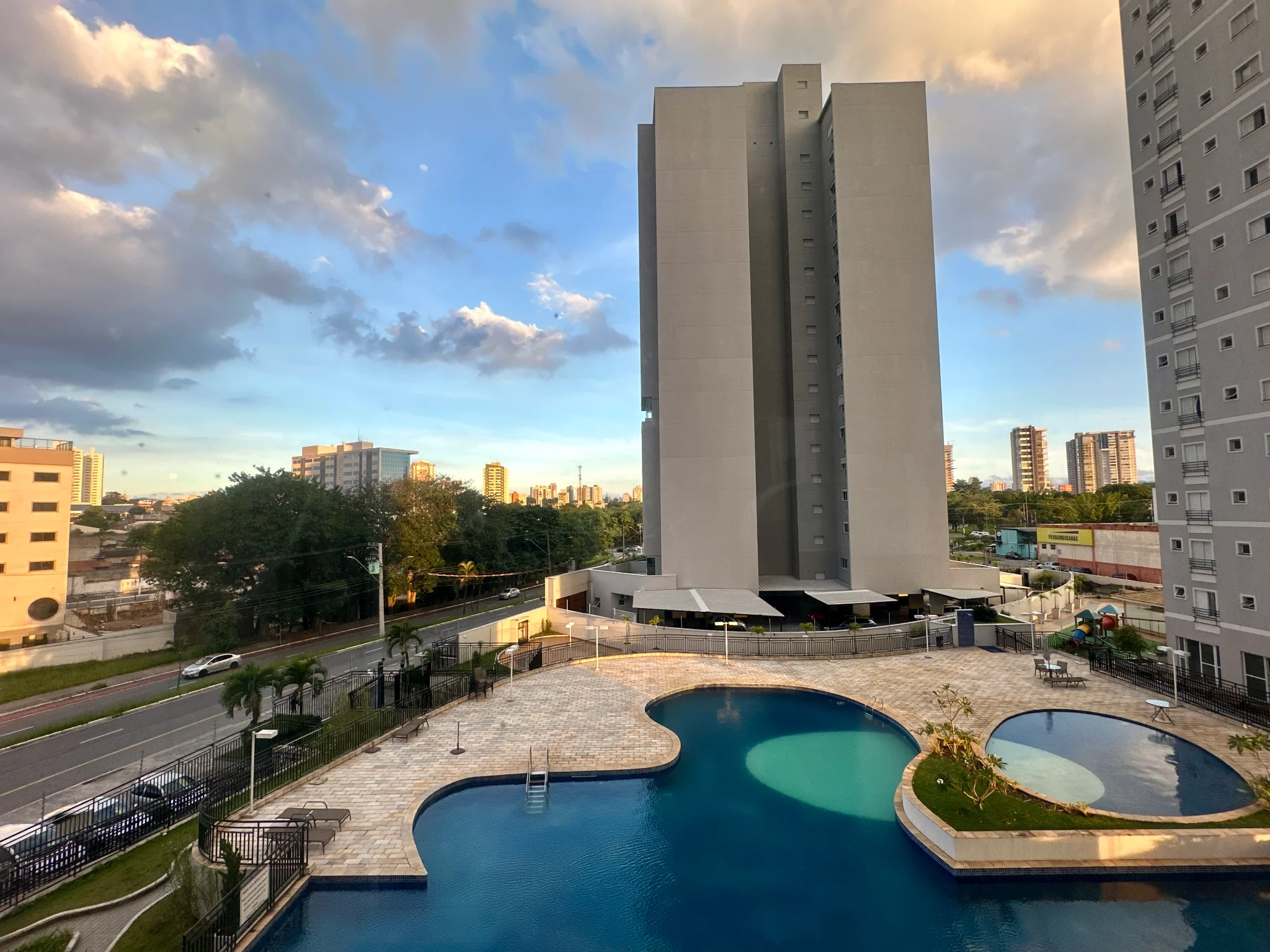 Apartamento mobiliado para venda e locação, 263 m² no Edifício Placere em Taubaté/SP.