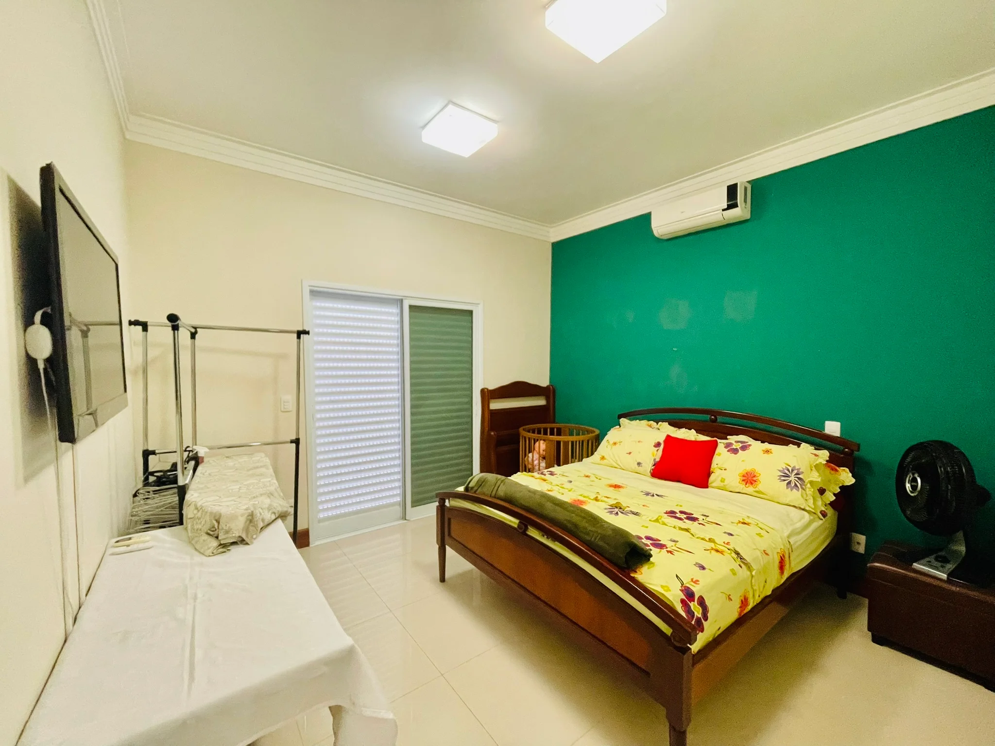 Casa à venda com 4 dormitórios no Condomínio Campos do Conde II em Tremembé/SP.