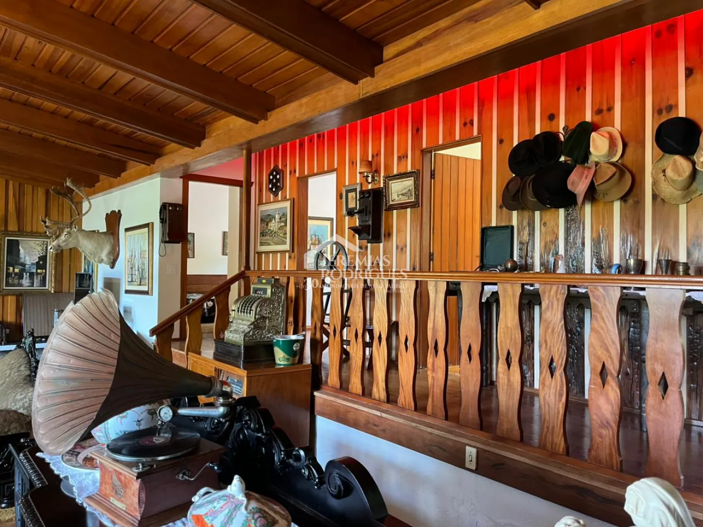 Casa para venda com 3 dormitórios no Jardim do Embaixador em Campos do Jordão/SP