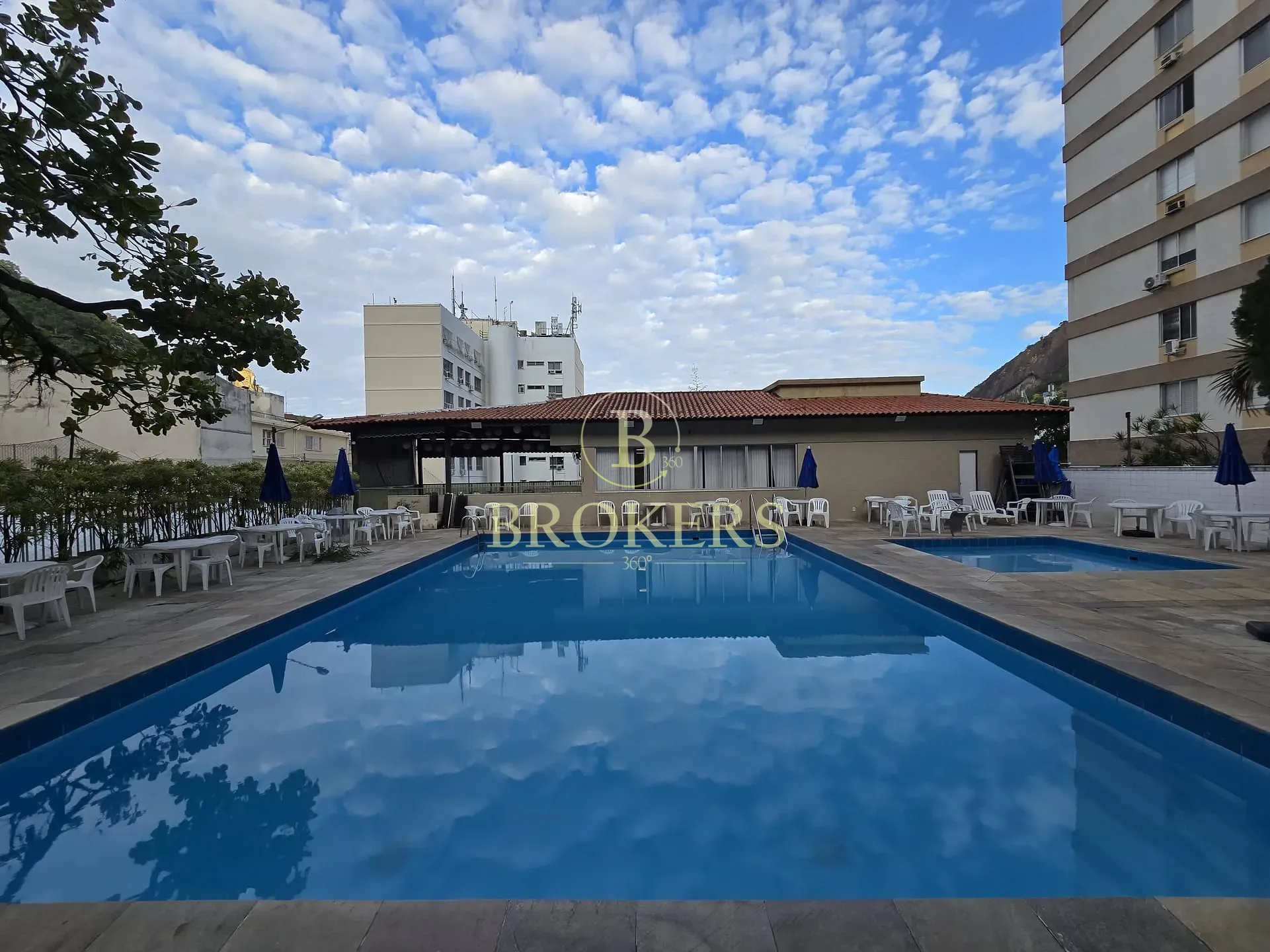 Apartamento à venda Rua Santa Clara - Copacabana. 3 quartos, 2 banheiro sociais, 2 vagas - 90 m² -