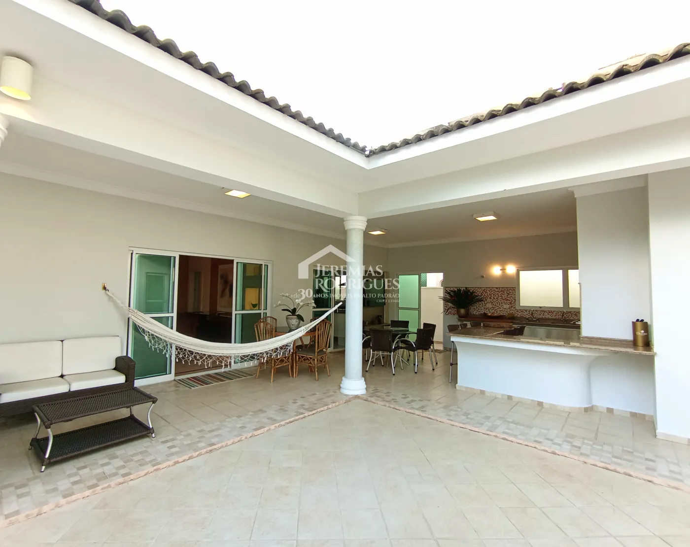 Casa à venda com 4 dormitórios no Condomínio Taubaté Village em Taubaté/SP.