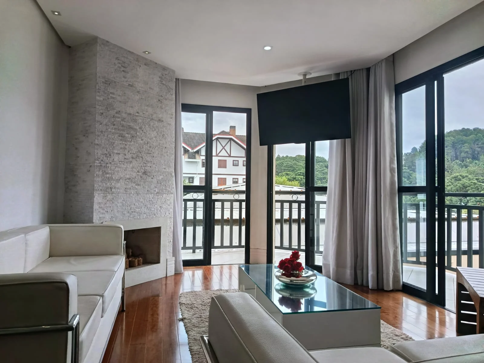 Apartamento à venda com 3 suítes, 128m² no Condomínio Ville de Vie em Campos do Jordão/SP