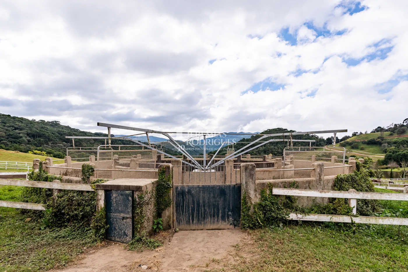 Fazenda com 2.904.000 m² - Sapucaí-Mirim - MG