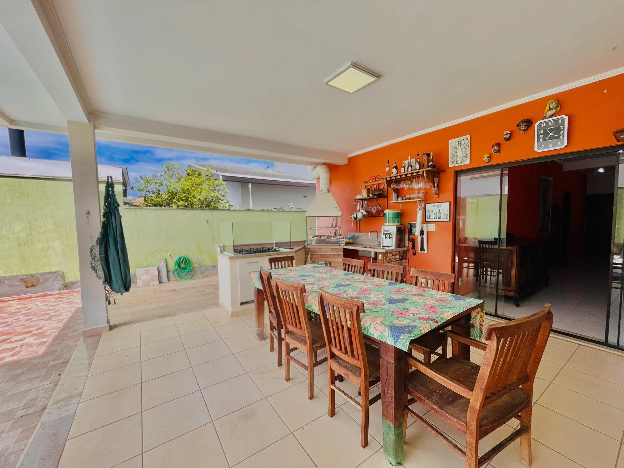 Casa à venda com 4 dormitórios no Condomínio Real Ville em Pindamonhangaba/SP. 