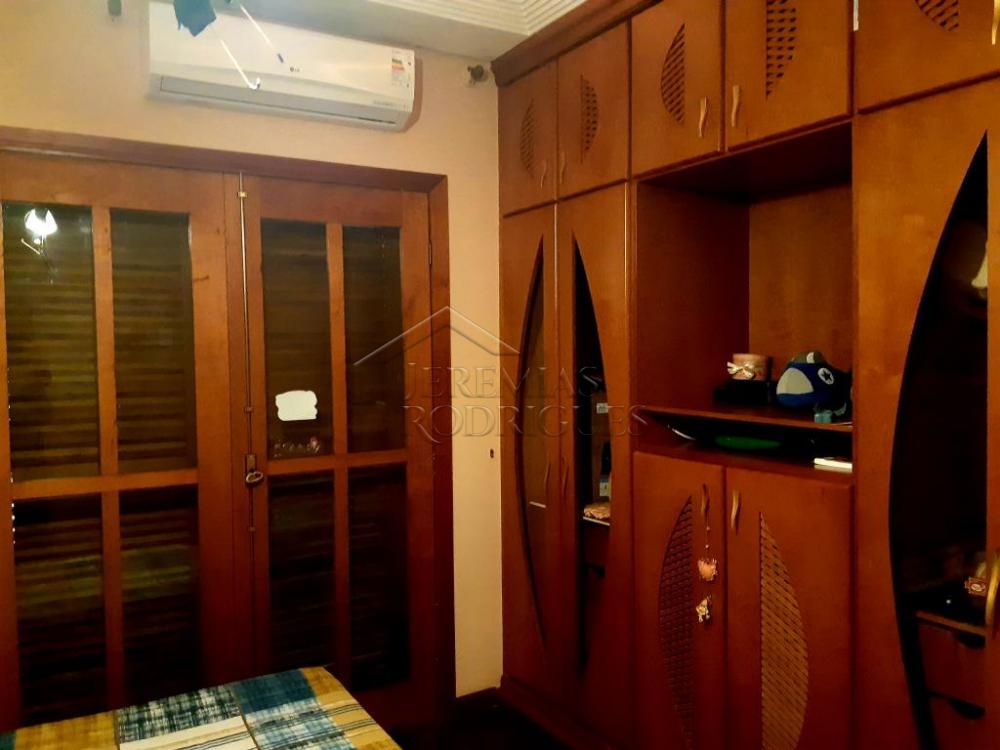 Casa à venda com 6 dormitórios no Condomínio Chácaras Cataguá em Taubaté/SP.