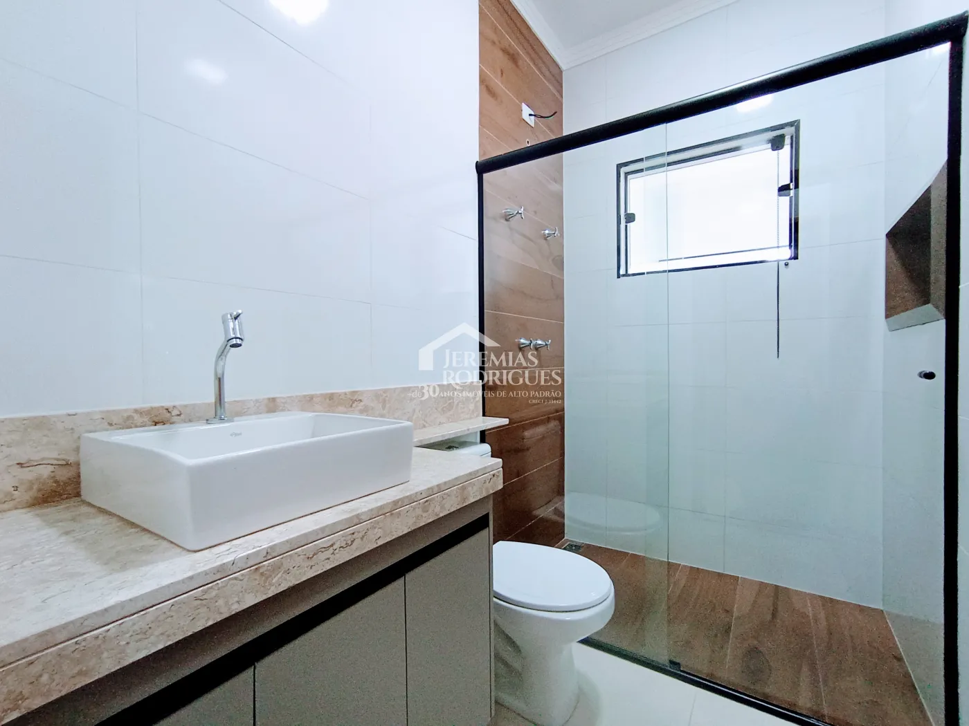 Casa à venda com 3 dormitórios no Condomínio Morada do Visconde em Tremembé/SP.
