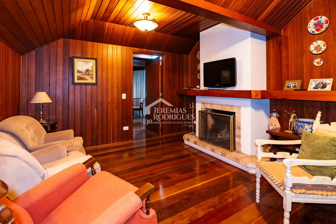 Casa com 7 dormitórios, 924 m² - Recanto das Araucárias - Campos do Jordão/SP