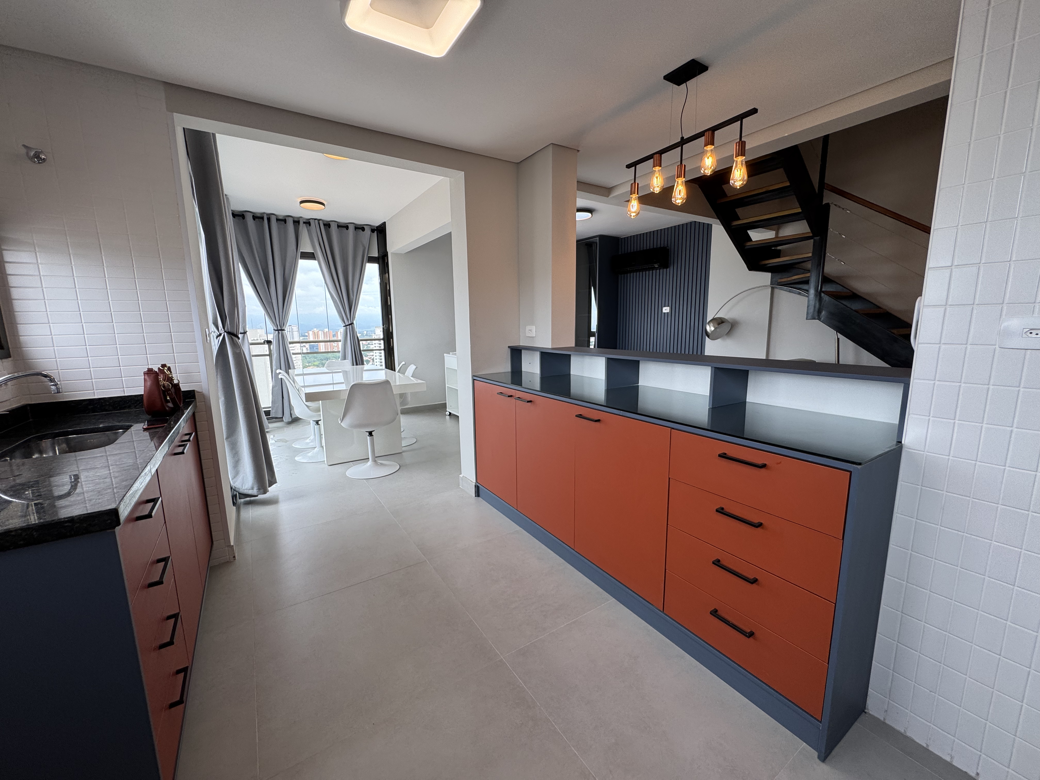 Apartamento triplex para venda e locação com 3 dormitórios, 119 m² no Edifício Jabuticabeiras em Taubaté/SP.