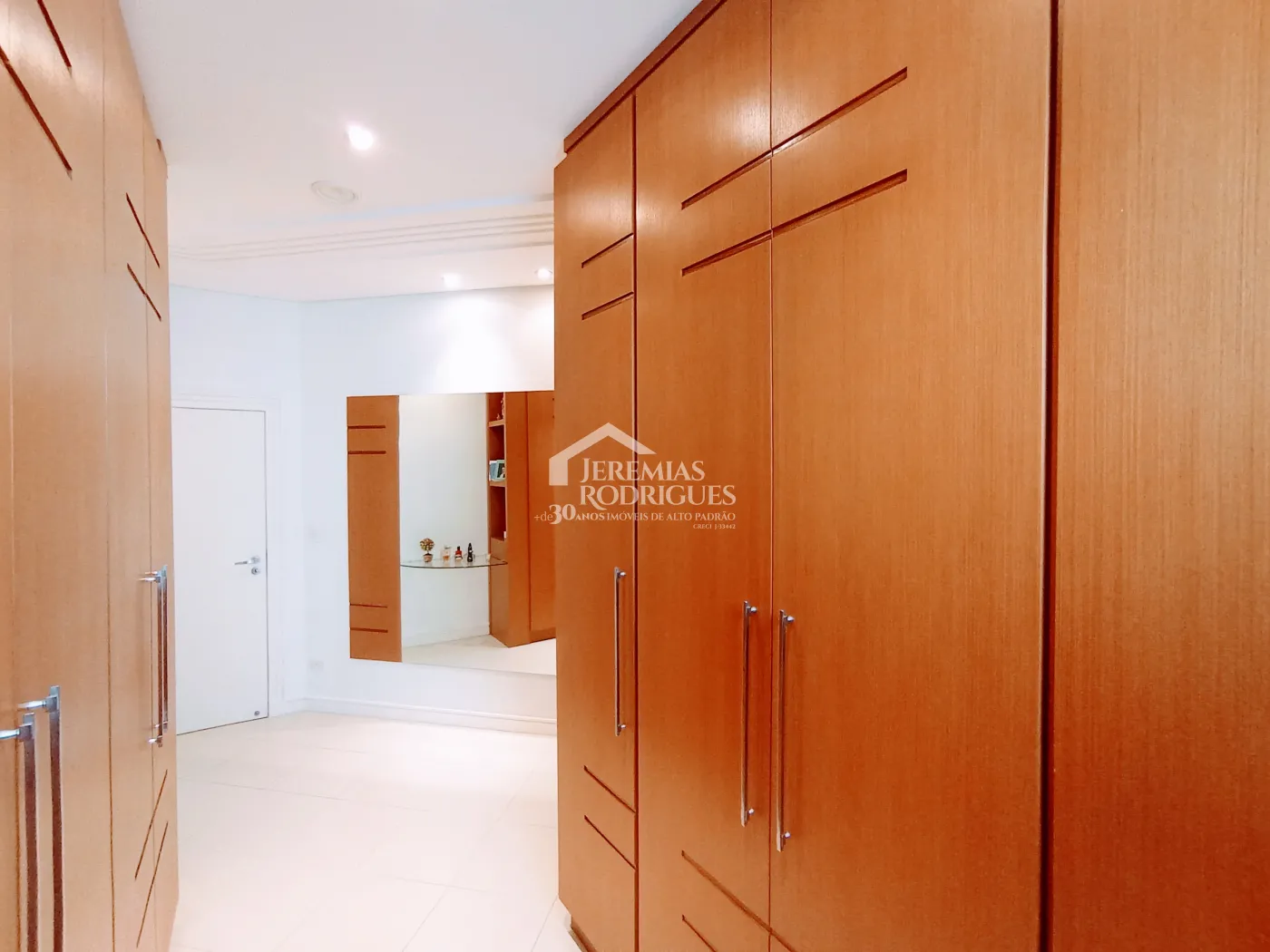 Casa à venda com 4 dormitórios no Condomínio Taubaté Village em Taubaté/SP.