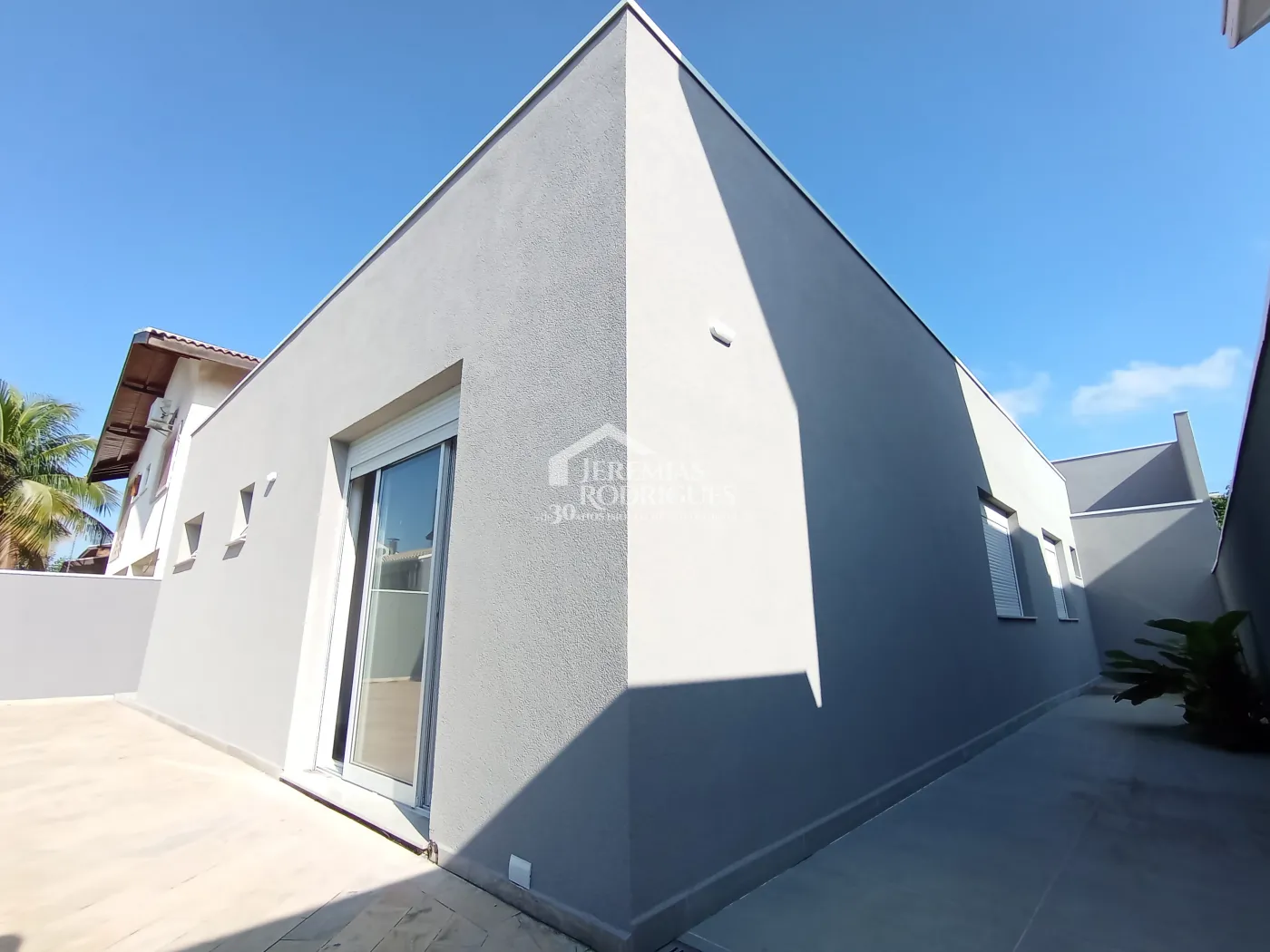 Casa à venda com 3 dormitórios no Condomínio Taubaté Village em Taubaté/SP.