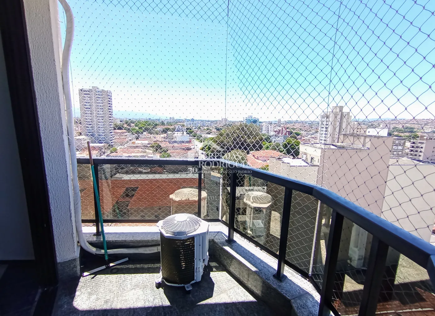 Apartamento para venda com 2 suítes no Edifício Rosa Abirached em Taubaté/SP