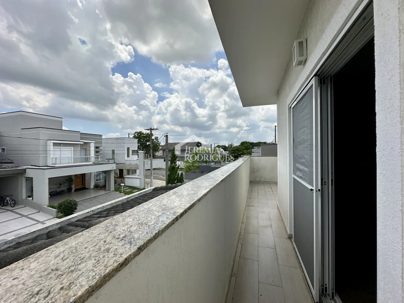 Casa para venda e locação com 4 suítes no Condomínio Campos do Conde II em Tremembé/SP