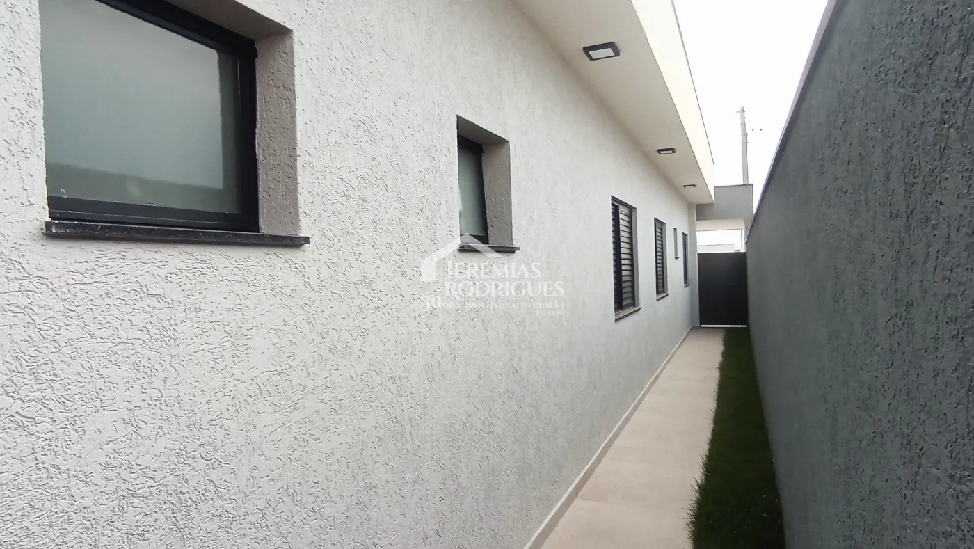 Casa à venda com 3 dormitórios no Condomínio Perolas do Vale em Tremembé/SP.