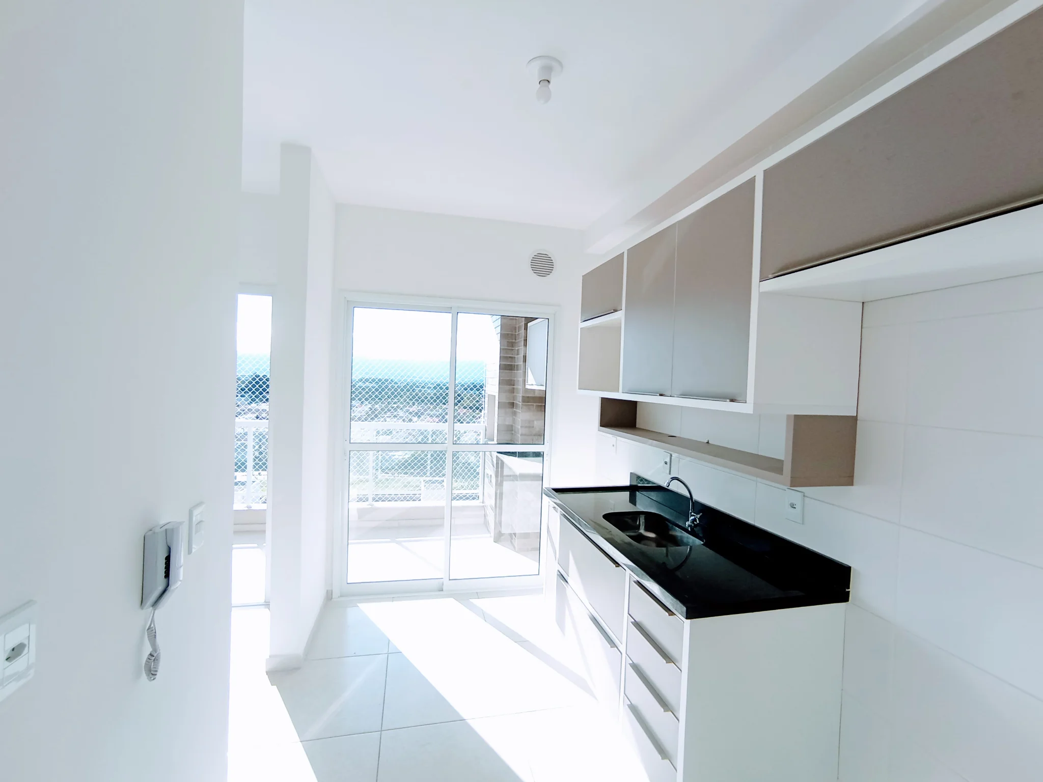 Apartamento para locação com 2 dormitórios, 72 m² no Residencial Allure em Taubaté/SP.