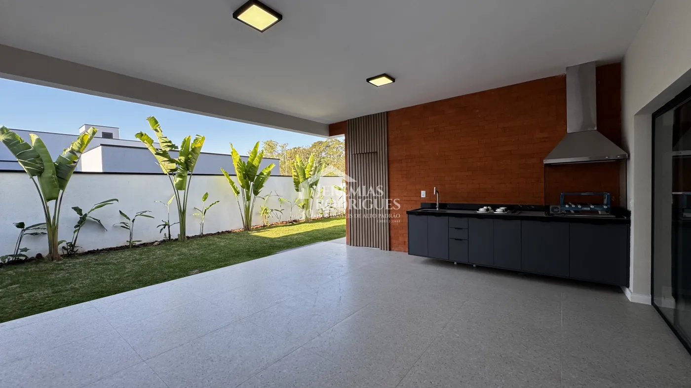 Casa à venda com 3 suítes no Condomínio Reserva dos Lagos em Pindamonhangaba/SP.