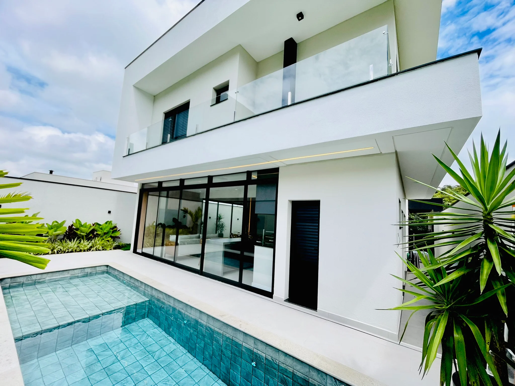 Casa à venda com 4 dormitórios no Condomínio Cyrela Landscape em Taubaté/SP. 