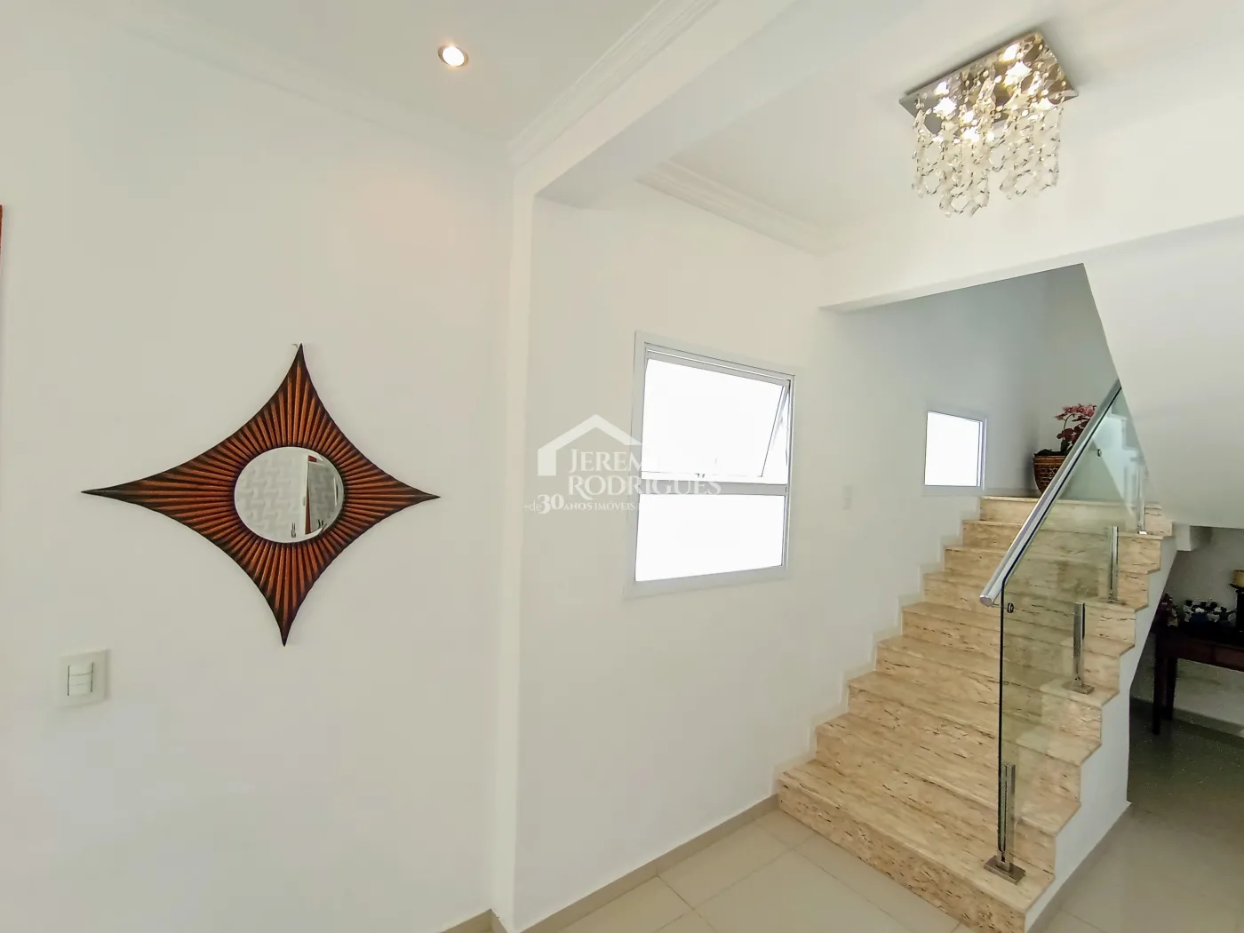 Casa assobradada com 3 suítes - Condomínio Jardim Oásis - Taubaté/SP.