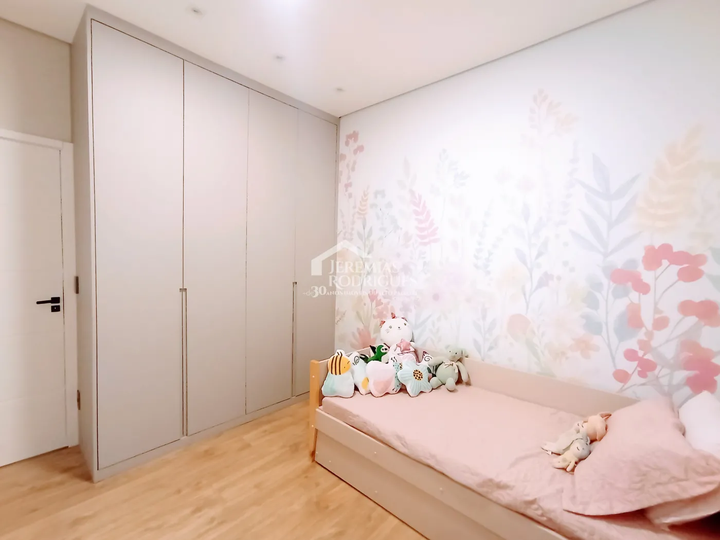 Casa à venda com 5 dormitórios no Condomínio Reserva dos Lagos em Pindamonhangaba/SP.