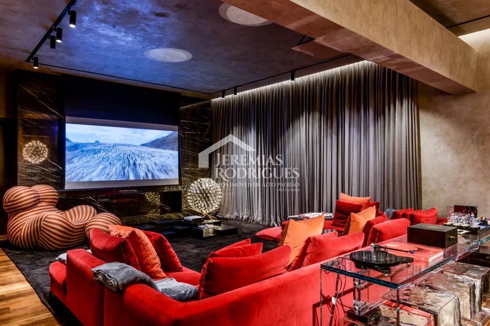 Mansão à venda no Condomínio Pedra do Fogo em Campos do Jordão/SP. 