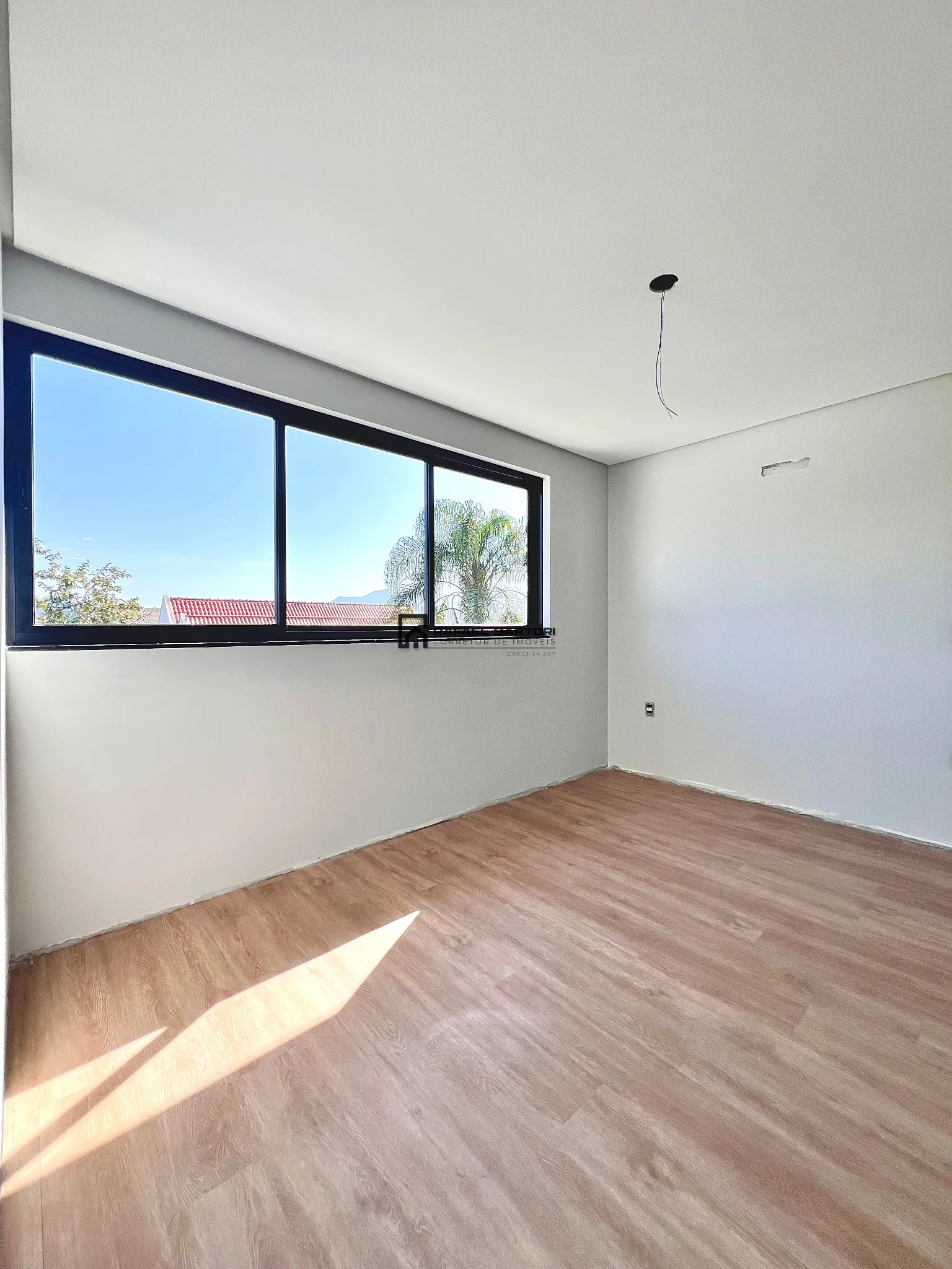 CASA COM 03 SUITES NO AMIZADE